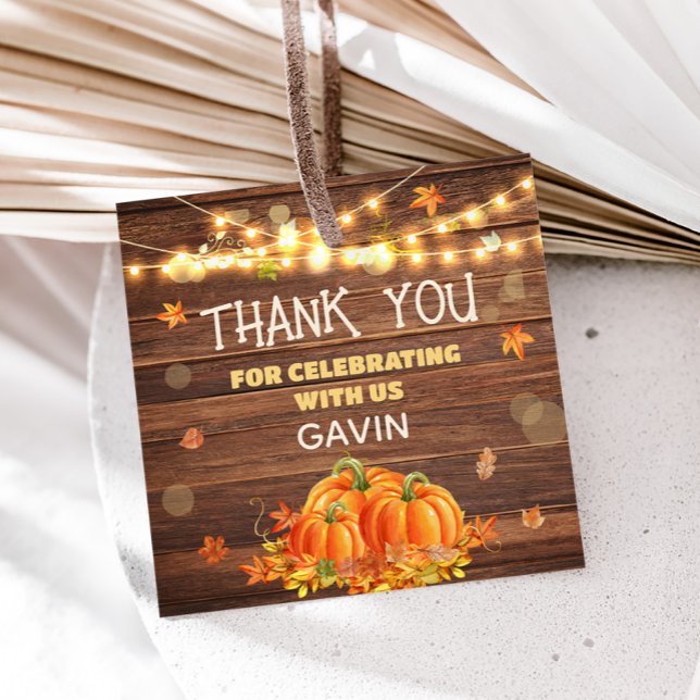 Rustic Autumn Pumpkin Patch Birthday Square Gåvor Etiketter (Rustic Autumn Pumpkin Patch String Lights Birthday Square Favor Tags)