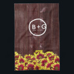 Rustic Autumn-solblommor på stängsel Bröllop Kökshandduk<br><div class="desc">Fira din speciella dag med den blommigt-temade handduken för bröllop,  som har en fallblommande medial av levande,  tvåtoniga mini-solblommor på ett väderstreck. Anpassa med namn och bröllop-datumet för nylingarna. En underbar keepy för bröllop- och jubileumsfrågor! Design © W.H. Sim,  Med reserverade Höger. Se mer på zazzle.com/expressionsoccasions</div>