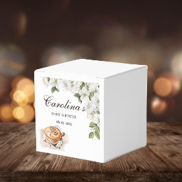 Rustic Baby håller på att blåsa barnskor för kaffe Presentaskar