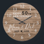 Rustic Barn Wood 50:e årsdagen Guld Bröllop  Stor Klocka<br><div class="desc">50:e gyllene Bröllop-årsjubileet med ett rustiskt utseende.</div>