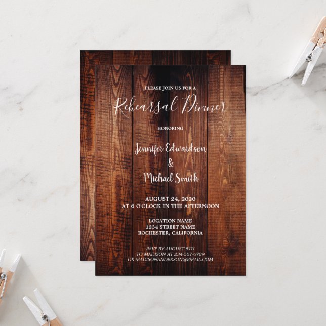 Rustic barn wood country wedding rehearsal dinner inbjudningar (Fram/Back In Situ)