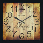 Rustic Barn Wood Farmhouse Anpassningsbar Family N Fyrkantig Klocka<br><div class="desc">En elegant, unik personlig med en enda typ har en fin träbakgrund med och ord, "Andersson est". 20XX tum i svart typografi. Anpassa den här klockan genom att lägga till din egen personliga information. Gör ett underbart bröllop, en årsdag eller en gåva till husuppvärmningen. Klicka på "Anpassa den här mallen"...</div>