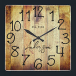 Rustic Barn Wood Farmhouse Anpassningsbar Family N Fyrkantig Klocka<br><div class="desc">En elegant, unik personlig med en enda typ har en fin träbakgrund med och ord, "Andersson est". 20XX tum i svart typografi. Anpassa den här klockan genom att lägga till din egen personliga information. Gör ett underbart bröllop, en årsdag eller en gåva till husuppvärmningen. Klicka på "Anpassa den här mallen"...</div>