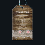 Rustic Barn Wood & Snöre Tack Presentetikett<br><div class="desc">Jag hoppas att ni njuter av denna underbara Märkre av Bröllop Tack Gift med Rustic Barn Wood,  White Snöre och Soft Rosa ros på den. Du kan ändra ALLA PERSONUPPGIFTER på Märkrn GER för att uppfylla dina behov. Njut! https://www.zazzle.com/store/artzdizigns</div>