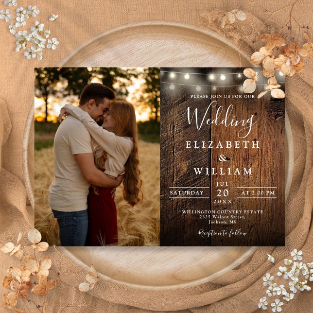 Rustic Barn Wood String Ljus Bröllop Photo Inbjudningar (Rustic Barn Wood String Lights Wedding Photo Invitation)