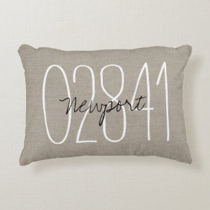 Rustic Beige Anpassningsbar Town and Zip Code Acce Prydnadskudde