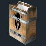Rustic Best Man Whiskey Barrel<br><div class="desc">Tack så mycket för den här westerna typografin med en rustik whiskytunutformning. Anpassa den här designen med ditt Groomsman namn och bröllop-datum. Gör en underbar presentväska.</div>