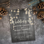 Rustic Black Wood String Ljus bröllopsinbjudan Inbjudningar<br><div class="desc">Den här rustiska boho-inspirerade bröllopsinbjudan innehåller ljus med en rustik brun träbakgrund. Alla textstorlekar stil,  färg,  kan ändras för att passa dina behov.</div>