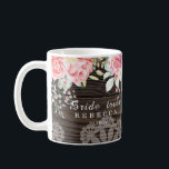 Rustic Blommigt Bröllop Bride stam Kaffemugg<br><div class="desc">Rustic Blommigt Wood String ljus Bröllop med närmare uppgifter om snöre. Vackra detaljer om blommigten finns i första hand och gör den här designen till elegant och chic. Det är enkelt att anpassa utformningen, om du vill ändra typsnitt klickar du för att anpassa den ytterligare. Denna utformning är perfekt för...</div>