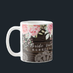 Rustic Blommigt Bröllop Bride stam Kaffemugg<br><div class="desc">Rustic Blommigt Wood String ljus Bröllop med närmare uppgifter om snöre. Vackra detaljer om blommigten finns i första hand och gör den här designen till elegant och chic. Det är enkelt att anpassa utformningen, om du vill ändra typsnitt klickar du för att anpassa den ytterligare. Denna utformning är perfekt för...</div>