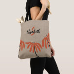 Rustic Blommigt Monogrammed Namn Orange Black Tan Tygkasse<br><div class="desc">Snyggtens utformning har tre abstrakter blommor i bränd orange och svart som är placerad på en ytlig,  texturerad,  baksida av rostliknande kontur. Anpassa med den moderna mallen om du vill lägga till namn och en inledande chic som matchar skript för svartvitt och orange.</div>