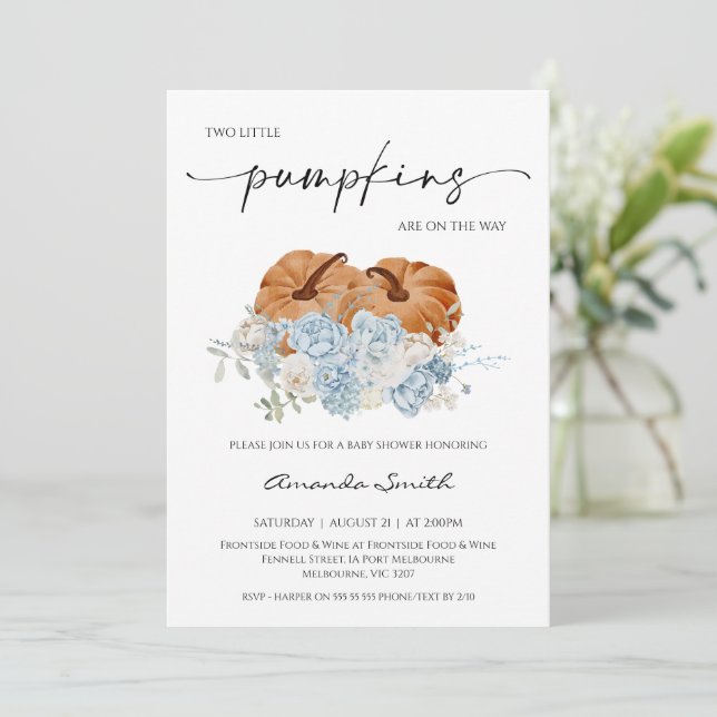 Rustic Blue Fall Twillingars Pumpkins Baby Shower Inbjudningar (Stående Fram)