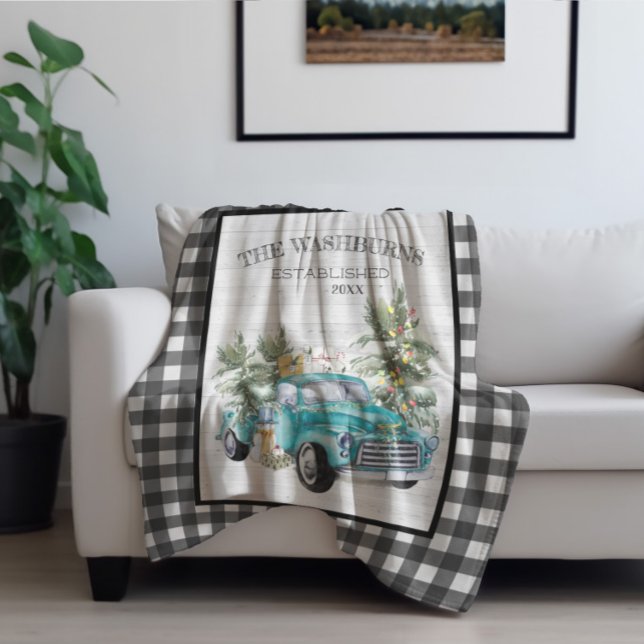 Rustic Blue Farmhouse Lastbil | Familj Namn Blanke Fleecefilt (Skapare uppladdad)