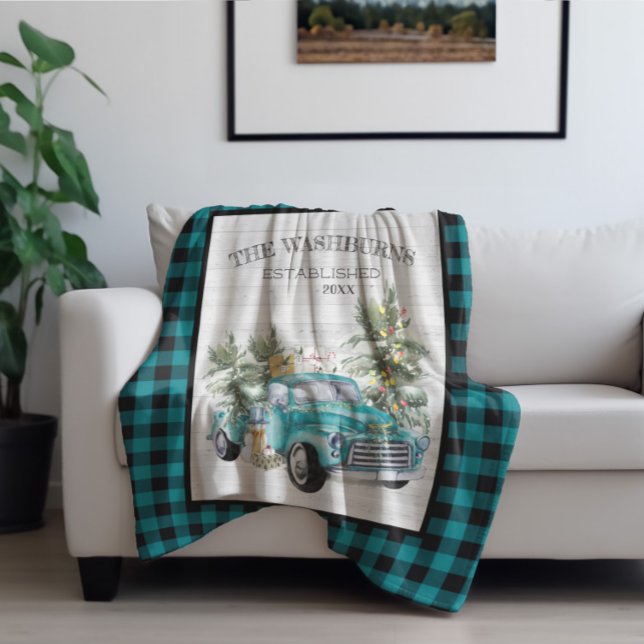 Rustic Blue Farmhouse Lastbil | Familj Namn Blanke Fleecefilt (Skapare uppladdad)