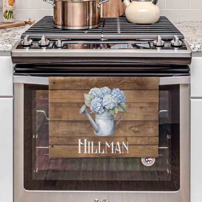 Rustic Blue Hydrangea Watering Kan Personlig Kökshandduk (Rustic Blue Hydrangea Watering Can Personalized Kitchen Towel
)