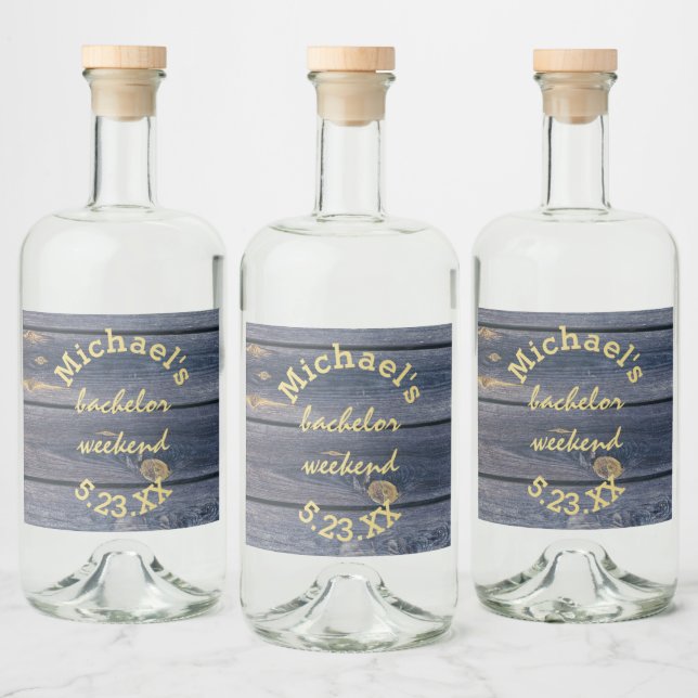 Rustic Blue Wood | Bachelor Helg Monogram Spritflaskor Etikett (Flaskor)