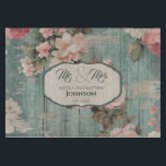 Rustic Blue Wood Blommigt Personlig Bröllop Gift<br><div class="desc">Fira nylingarna med den här fantastiska snäckan av Rustic Blue Wood Blommigt Personlig Bröllop Gift Caking Board. Den här vackra serveringsbrickan är en dubbla som en ostkartong och tillför en charm till alla köksdekor. Enkel att anpassa sig med brud och brudgumms namn och etablerat år. Gör en perfekt bröllop-gåva till...</div>