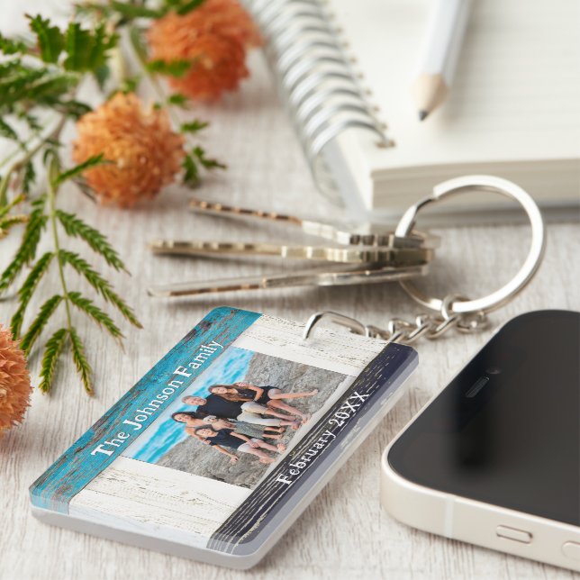 Rustic Blue Wood Family Name Photo Nyckelring (Högra Framsidan)