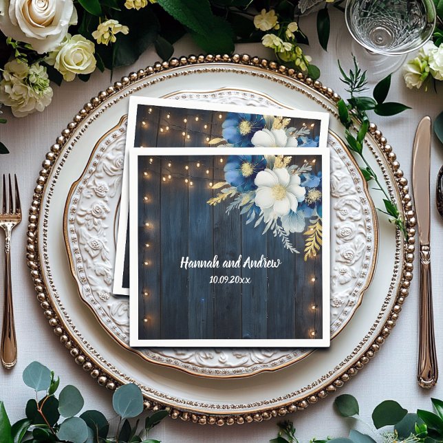 Rustic Blue Wood White Blommigt Bröllop Pappersservett (Skapare uppladdad)