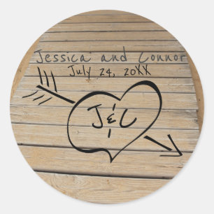 Rustic Boardgång, Heart & Initialer Beach Wedding Runt Klistermärke