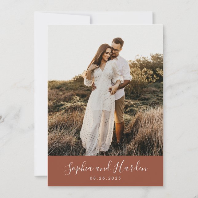 Rustic Boho Terracotta Monogram Photo Bröllop Inbjudningar (Framsida)