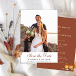 Rustic Botanical Autumn Pumpkin Fall Wedding Spara Datumet<br><div class="desc">Fall i Kärlek Rustic Botanical Autumn Pumpkin Fall Wedding Spara datumkortet. Fira din speciella dag med den här eleganten och en vacker bröllopsinbjudning för att passa ditt speciella tillfälle. Alla texterna är i förväg ordnade så att du enkelt och snabbt kan anpassa dig med dina egna detaljer.</div>