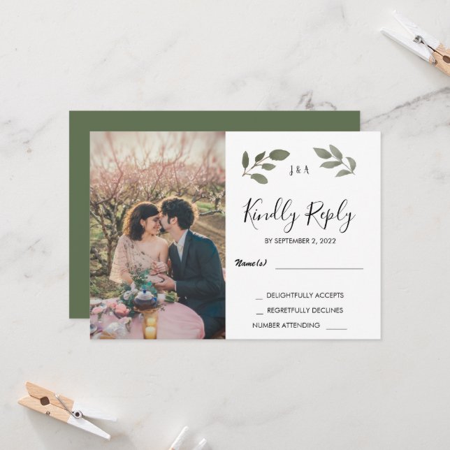 Rustic botanical monogrammed photo Wedding RSVP Inbjudningar (Fram/Back In Situ)