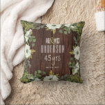 RUSTIC Bröllop-årsdagen ANY Milestone Flowers Kudde<br><div class="desc">Snyggtens jubileumsgåva till föräldrar,  vänner,  familj och kolleger i blommigt bröllop. Redigera texten efter behov. ______________________________________________________________________________________________________________________________ För hjälp,  anpassad design eller matchande uppgifter kontakta Designa Leah Leah Leah Leah LeahG via kontaktpunkt på kontaktfliken Kontaktflik via kontaktflik nedan. ___________________________________________________________________________________</div>