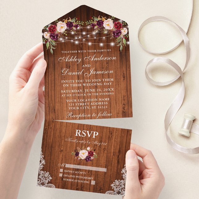 Rustic Bröllop Burgundy Blommigt Wood Snöre Ljus (All In One Wedding Invitation with tear off RSVP Card)
