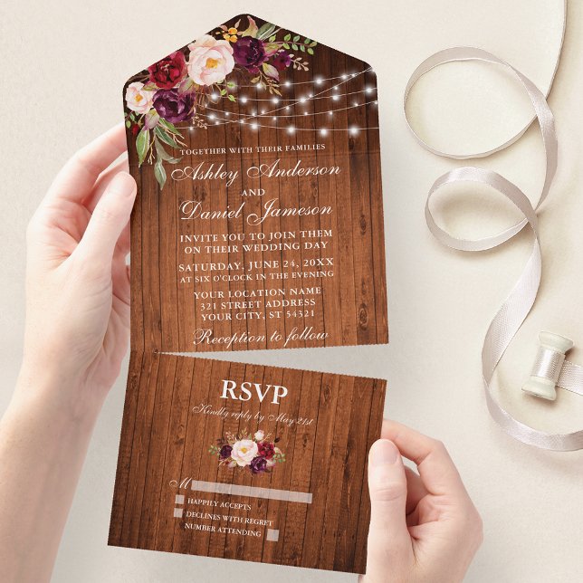 Rustic Bröllop Burgundy Blommigt Wood String Ljus (All In One Wedding Invitation with tear off RSVP Card)