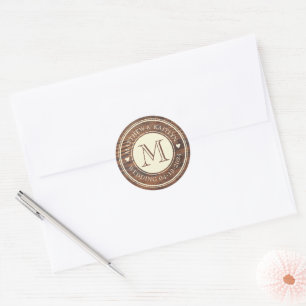 Rustic Bröllop Heart Monogram i Mörk Walnut Runt Klistermärke