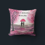 Rustic bröllop kärlek par körsbär blommar träd kudde<br><div class="desc">Rustic bröllop kärlek par blommar med körsbärsverk i träd. Bröllop,  bröllopsinbjudningar,  Alla hjärtans dag. Romantiskt par,  brud och brudgumm,  första dejt,  första kärlek. Rosa körsbärsblommor blommar blommor träd. Heminredning. Girly chic décor. Anpassa med namn och datum. Du kan ändra stil för att skriva genom att klicka på "anpassa ytterligare".</div>