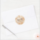 Rustic Bröllop Monogram Runt Klistermärke<br><div class="desc">Ta med dig den rustiska charmen från det kommande bröllop med den här Personligen Wood Disk Background Rustic Bröllop Monogram Sticker. Med ringar som bakgrund i träsket kan du lägga till en personlig beröring genom att anpassa den med ditt eget namn initialer. Den runda formen och träavtrycket på detta klistermärke...</div>