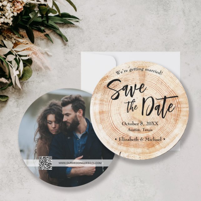 Rustic bröllop spara datum Photo med webbplats Inbjudningar (Rustic elegant wood cut slice design, wedding photo save the date qr code website)