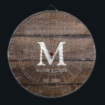 Rustic Brown Wood Farmhouse Family Monogram Darttavla<br><div class="desc">Rustic Brown Barn Wood Farmhouse Family Monogram Dart Board är designad med mörk från vågrät Faux lada. Det är monogrammat med stor vit inledning på mitten följt av parets namn och etablerat år. Gör ett underbart spel för vänner och familj i ett hus party, bröllop eller familjeåterförening. KLICKA PÅ ALTERNATIVET...</div>