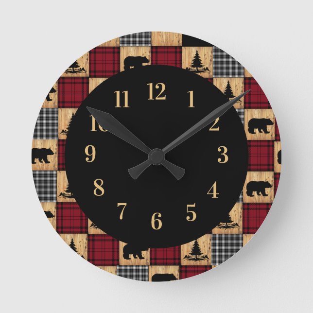 Rustic Buffalo Check Bears Träd Wood Red Black Rund Klocka (Framsida)
