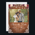 Rustic Burgundy Blommigt Wood Ljus Snöre Photo Spara Datumet<br><div class="desc">Rustic Wood String Ljus Watercolor Burgundy Blommigt,  burgundy ro,  rosa ros och Greenery Snöre Bröllop spara datum Card</div>