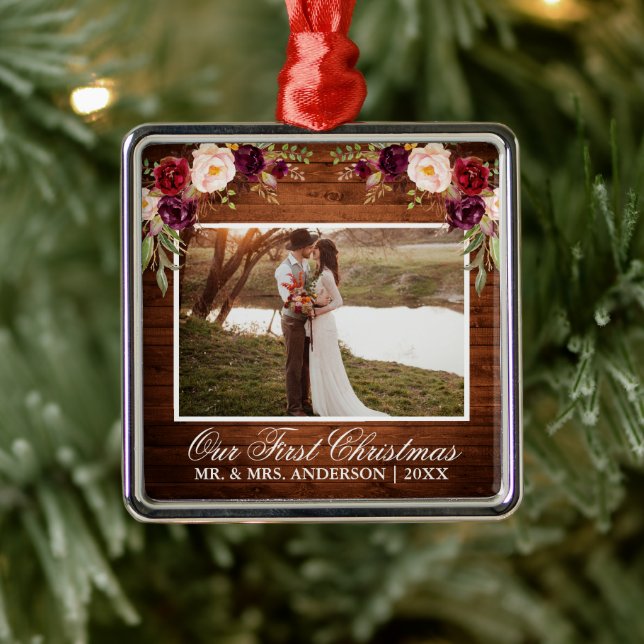 Rustic Burgundy Blommigt Wood vår första jul Julgransprydnad Metall (Träd)