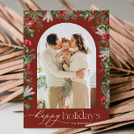 Rustic Burgundy Glad helg Foliage Arch Photo Julkort<br><div class="desc">Den här samlingen har vattenfärgade röda blommigtar,  bär och vintergröna med modern och elegant typografi,  med ett botaniskt mönster baksida på vintern.</div>