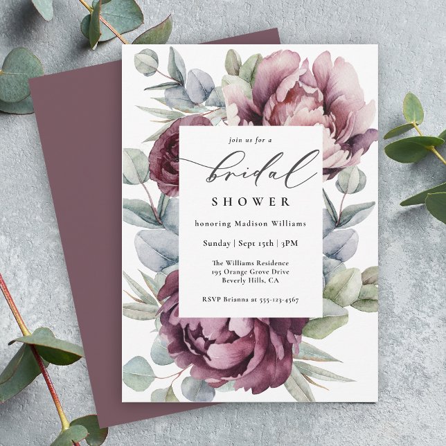 Rustic Burgundy Plum Blommigt Möhippa Inbjudningar (Plan the perfect bridal shower with this beautifully feminine rustic floral invitation.)