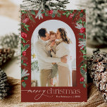 Rustic Burgundy Red 1 Photo Arch God jul Julkort<br><div class="desc">Den här samlingen har vattenfärgade röda blommigtar,  bär och vintergröna med modern och elegant typografi,  med ett botaniskt mönster baksida på vintern.</div>