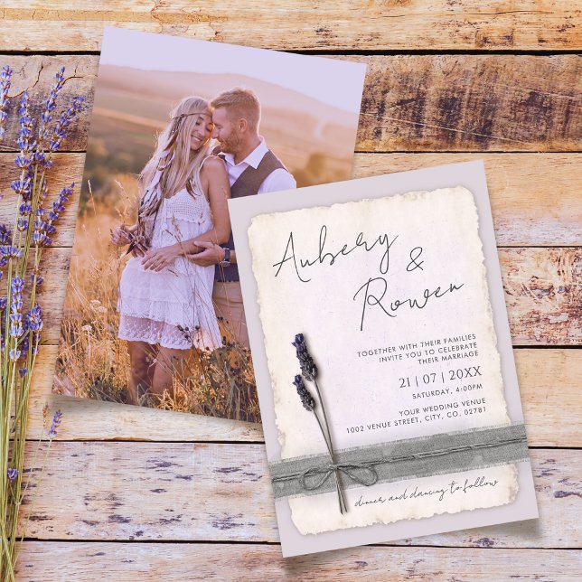 Rustic Burlap Eco Boho Lavender Photo Bröllop Inbjudningar (Skapare uppladdad)