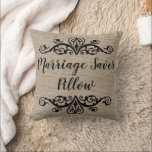Rustic Burlap Se Giftermål Saver Kudde<br><div class="desc">© 2018 Socialite Designs. Njut av den här roligten,  men när det behövs kan du använda giftermål-sparkudden. Njut av kudden och skratta åt det senare.</div>