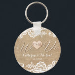 Rustic Burlap Snöre och Wood Heart Namn Initialer Nyckelring<br><div class="desc">Rustic Burlap Snöre och Wood Heart Namn Initialer bröllop.</div>