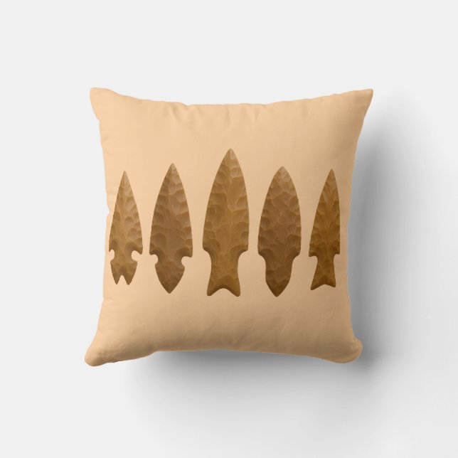 Rustic Carved Arrowhad Pillow Kudde (Baksida)