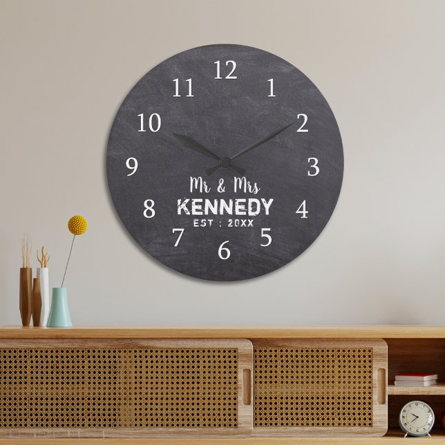 Rustic Chalkboard Bröllop Mr och Mrs. Stor Klocka (Rustic Chalkboard Wedding Mr And Mrs Large Clock
)
