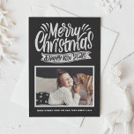 Rustic Chalkboard God jul Calligraphy Julkort<br><div class="desc">God jul och Gott nytt år! Skicka dina semesterhälsningar till familj och vänner med det här platta helgdag som kallas för en kalkylpanel. Den har rustik krittypografi med faux-kritbakgrund. Anpassa genom att lägga till foton,  namn och meddelanden.</div>