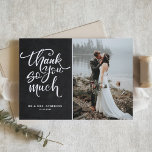 Rustic Chalkboard Hand Lettered Photo Bröllop Tack Kort<br><div class="desc">Ge tack vare familjen och vänner för att de är en del av bröllop med det här rustiska tack som du har ett platt kort med en faux chalkboard-bakgrund,  modern kalligrafi och blommönster. Andra färg finns tillgängliga.</div>