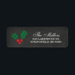 Rustic Chalkboard jul Holly Berry Returadress Etikett<br><div class="desc">Lägg till en speciell beröring i kuverten den här julhelgen med vackra,  festliga adressetiketter. Julens adressetiketter har en rustik kalkbrädesbakgrund,  rött och grönt,  och anpassningsbar. Ändra teckensnittet stil,  flytta text med mera genom att klicka på Anpassa det.</div>