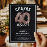 Rustic Chalkboard Ro Guld-ballonger 40:e födelseda Inbjudningar<br><div class="desc">Firar att du vrider 40! Dessa 40-årsdagen för party inbjudan är designade med titeln "Cheers to 40 Years!". Med en rustik kalkbrädesbakgrund,  ro guld är 40 heliumballonger,  trendig vit typografi och en enkel födelsedagsfest som är enkel att anpassa.</div>